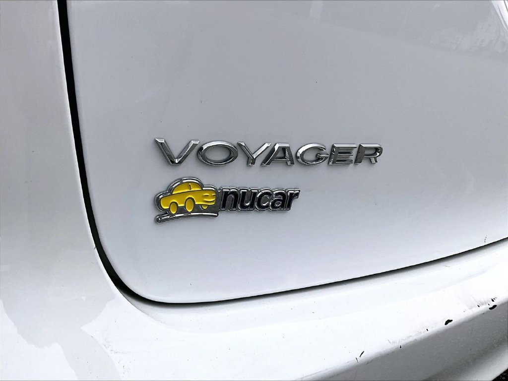 Used 2024 White Chrysler LX image 30
