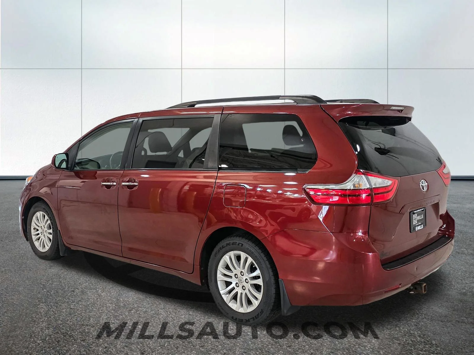 Used 2016 Red Toyota XLE image 4