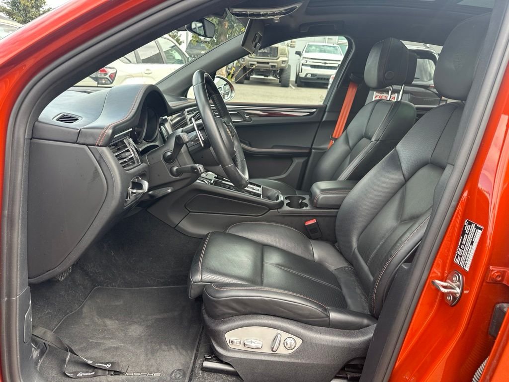 Used 2024  Porsche T image 13