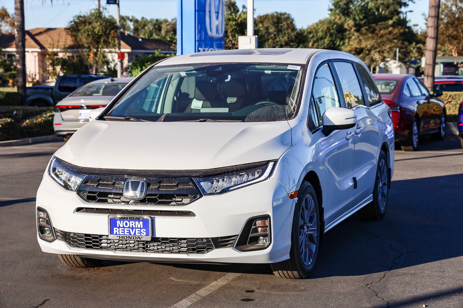 New 2026 Platinum White Pearl Honda Touring Auto image 3