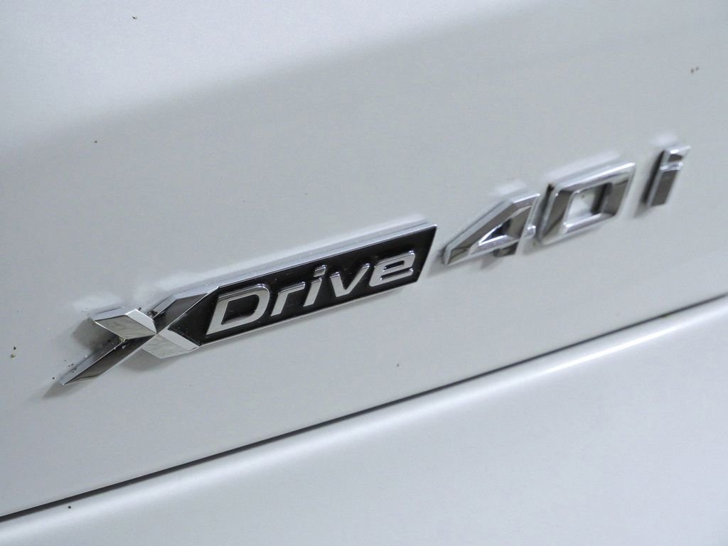 New 2026 Mineral White Metallic BMW xDrive40i image 12