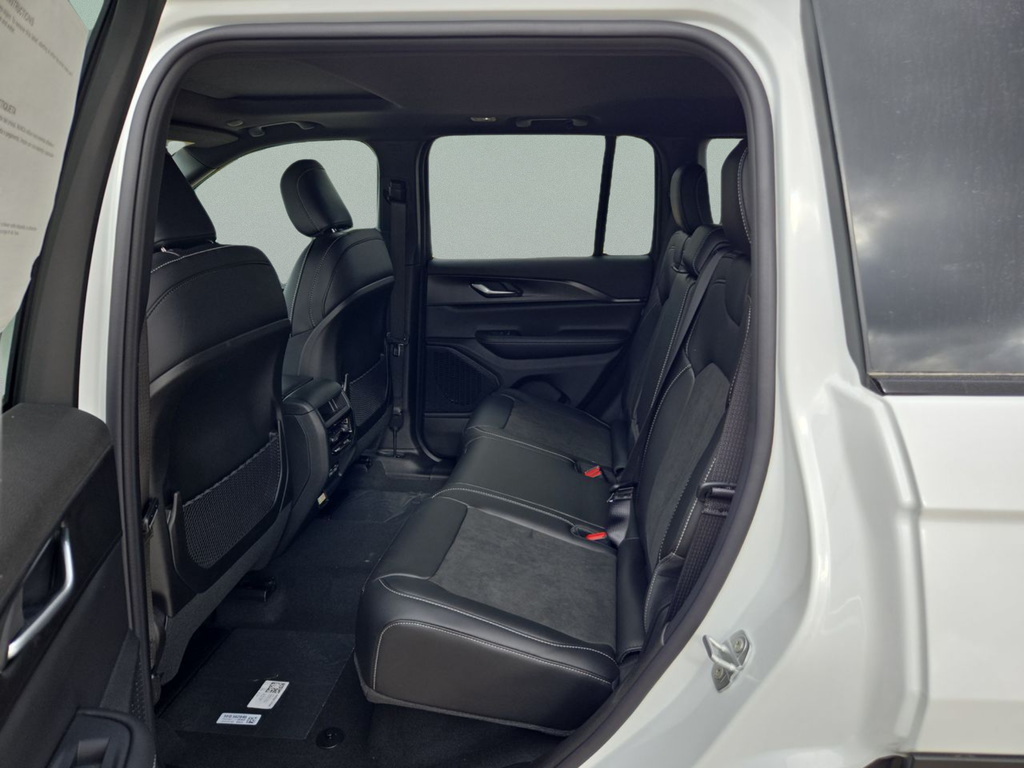 New 2025 Bright White Clear-Coat Exterior Paint Jeep Altitude X image 25