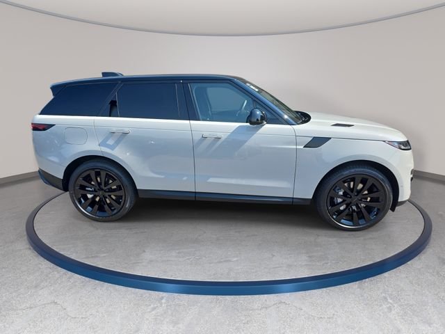 New 2026 Borasco Grey Land Rover SE image 4