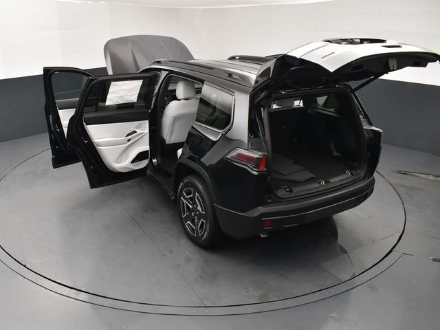 New 2026 Diamond Black Crystal Pearl-Coat Exterior Paint Jeep Limited image 28