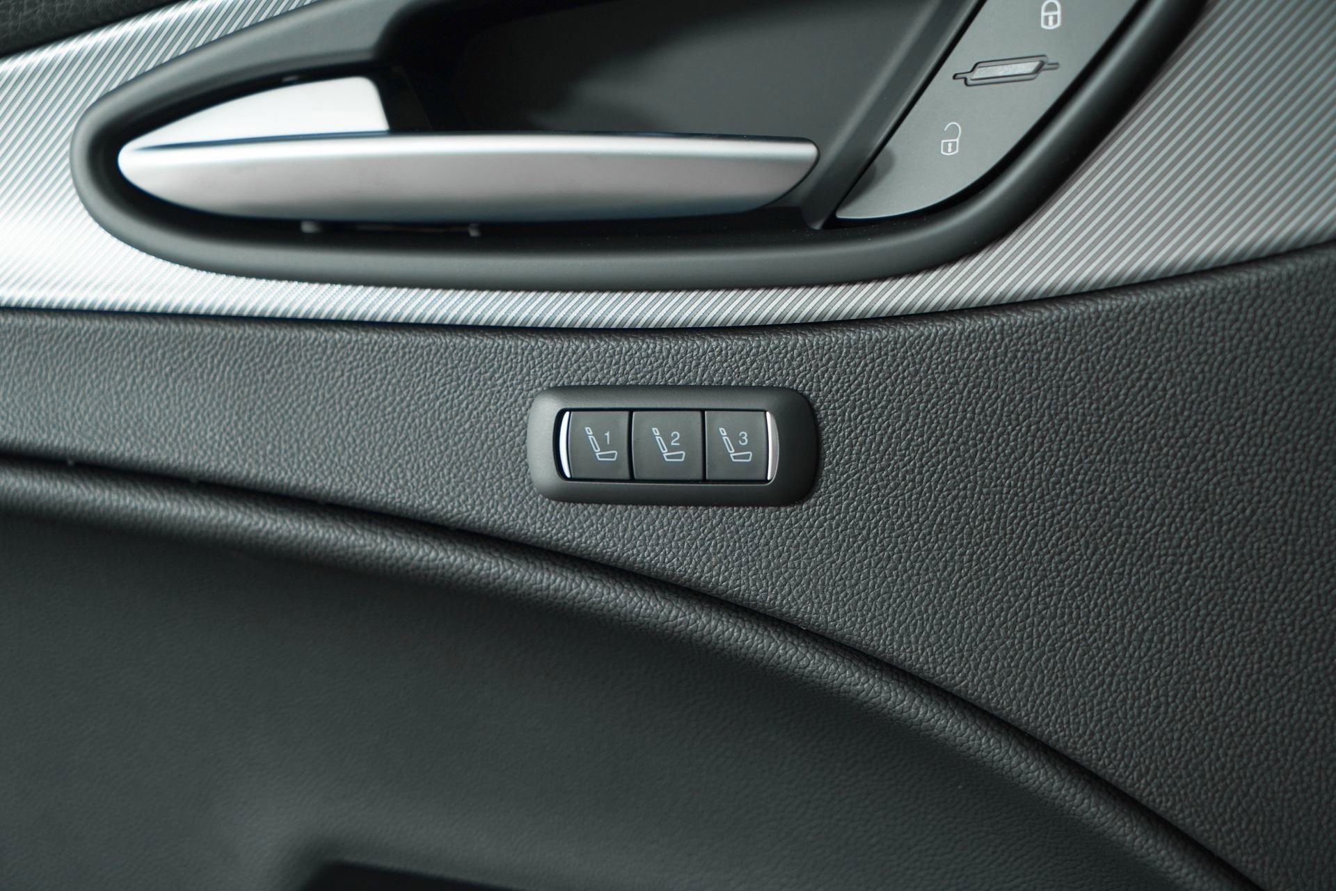 New 2025 Vesuvio Gray Metallic Exterior Paint Alfa Romeo Base image 30