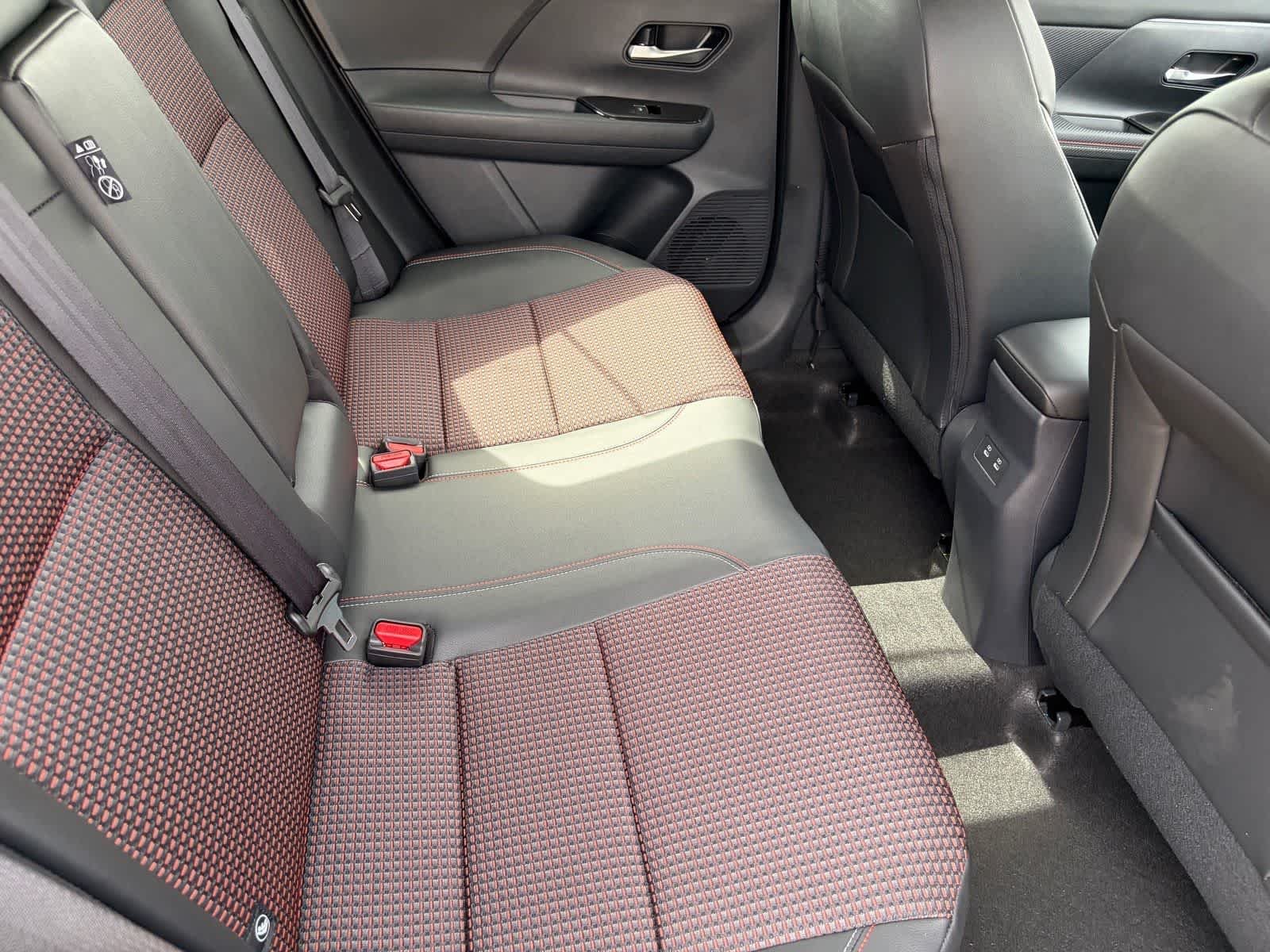 New 2026 Gun Metallic / Scarlet Ember Tintcoat Two-tone Nissan SR image 13