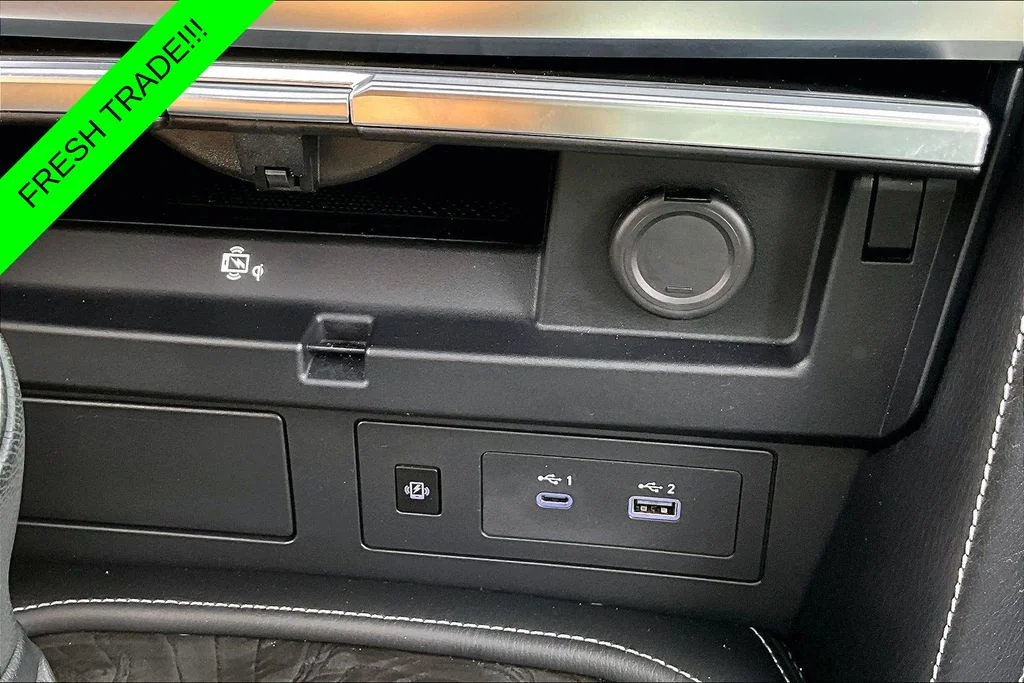 Used 2024 White INFINITI Sensory image 15