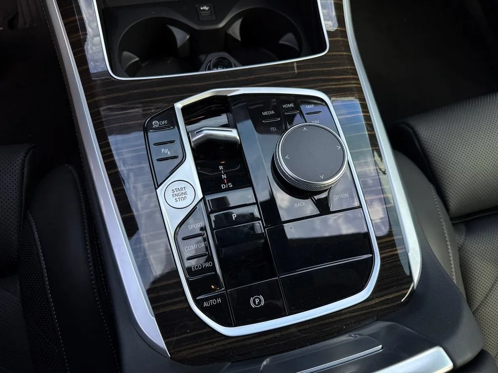 Used 2024  BMW sDrive40i image 21