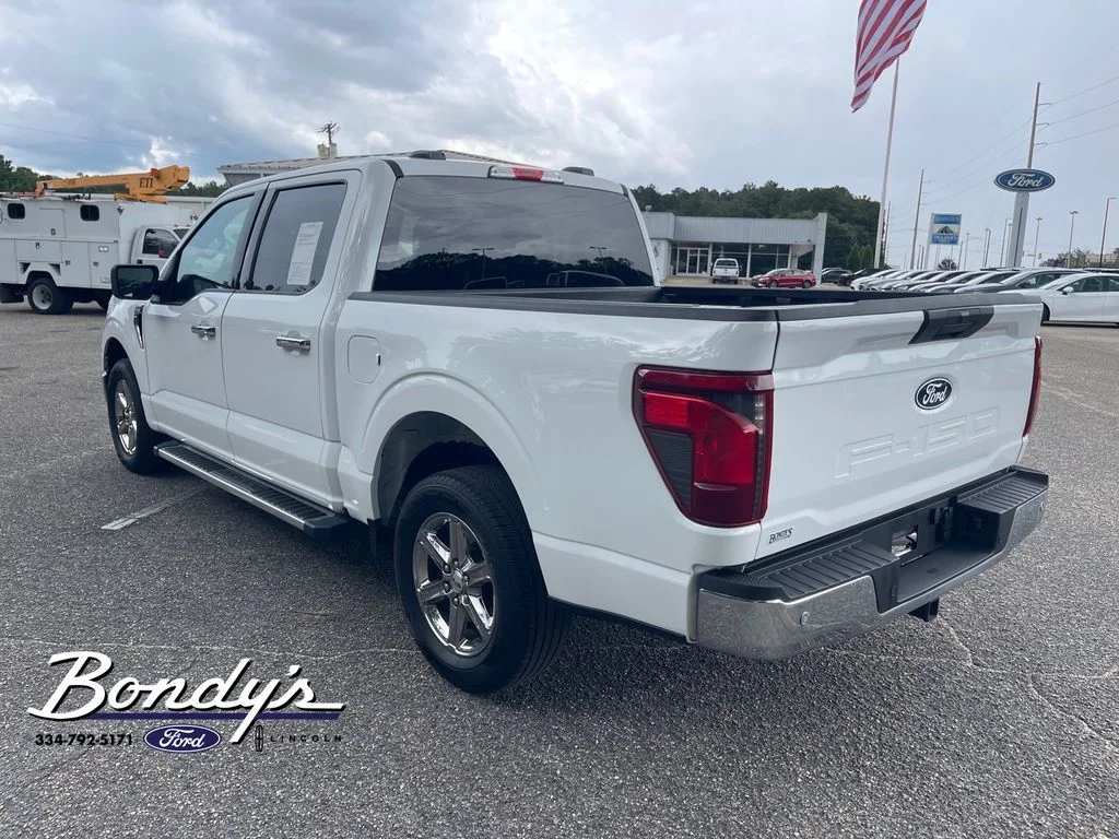 Used 2025 Oxford White Ford XLT image 12