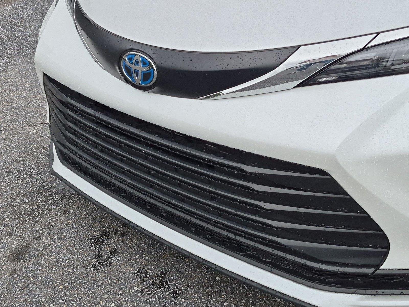 Used 2025 Wind Chill Pearl Toyota XLE image 13