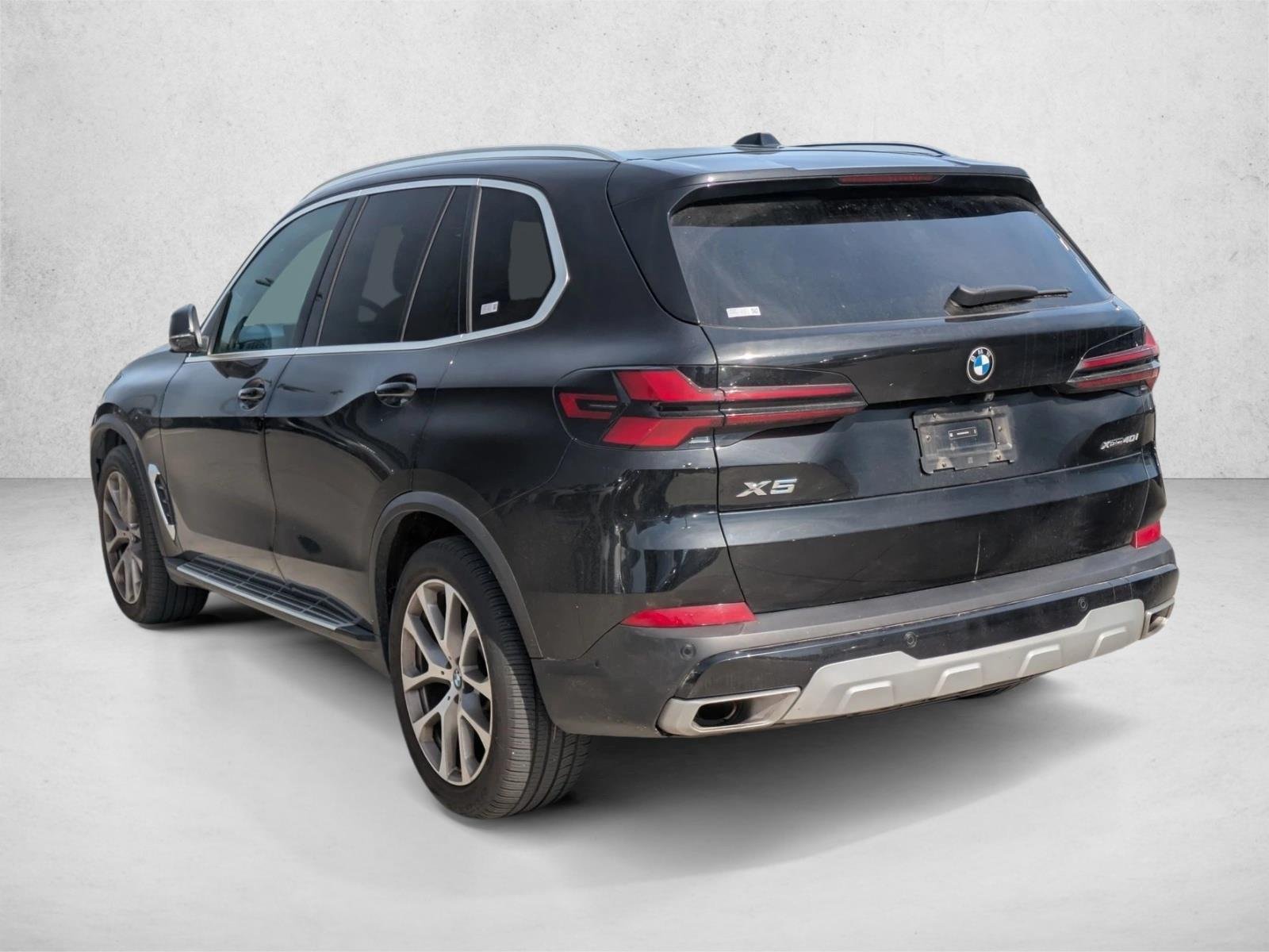Used 2024 Black Sapphire Metallic BMW xDrive40i image 7