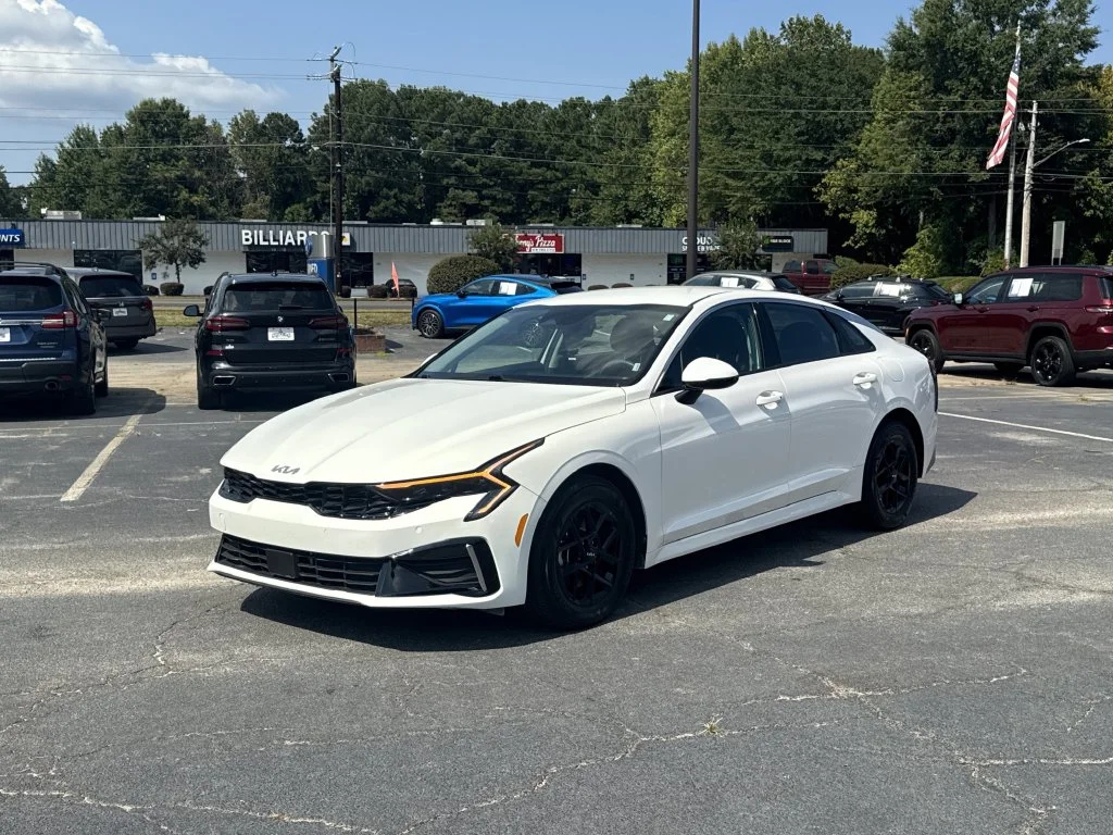 Used 2026 White Kia LXS image 3