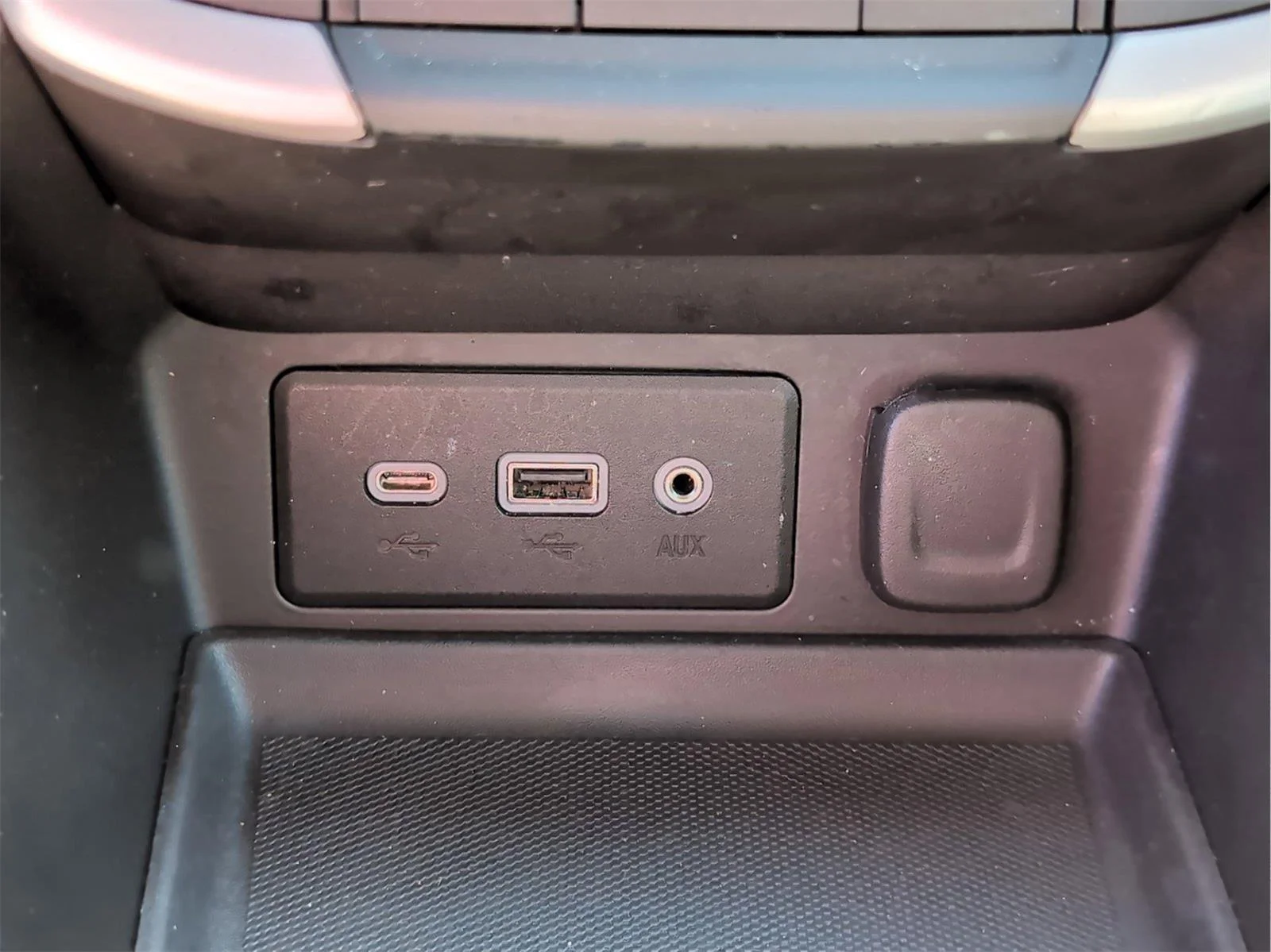 Used 2022 Summit White GMC SLE image 22