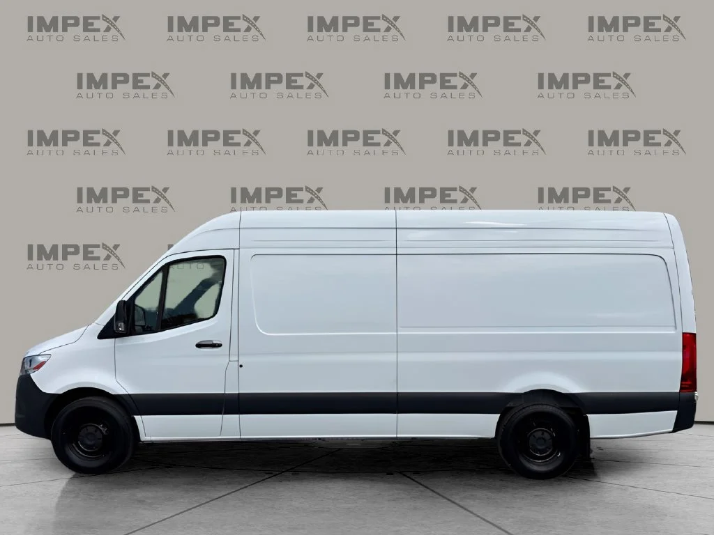 Used 2025 White Mercedes-Benz Cargo 170 WB image 2