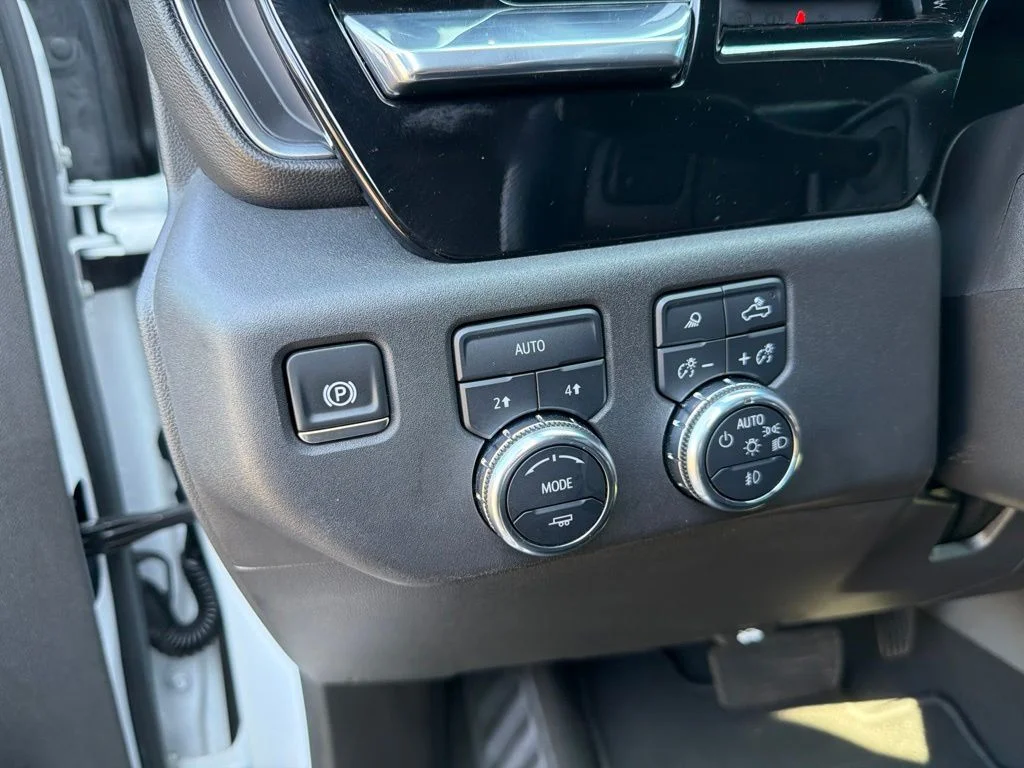 Used 2025 White GMC SLT image 17