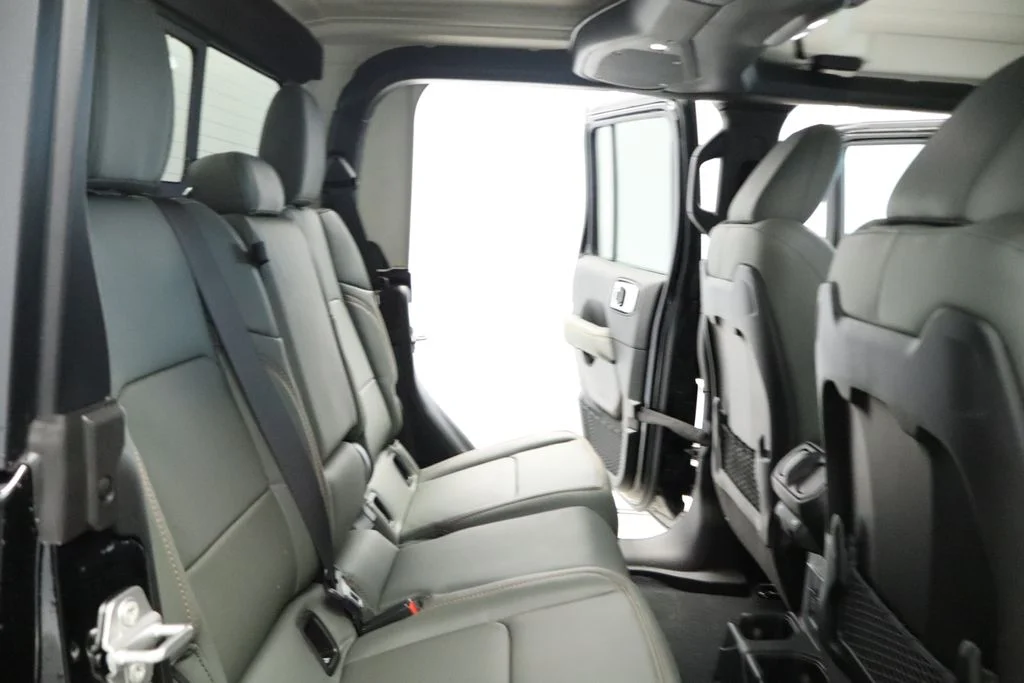 New 2026 Black Clear-Coat Exterior Paint Jeep Mojave image 24