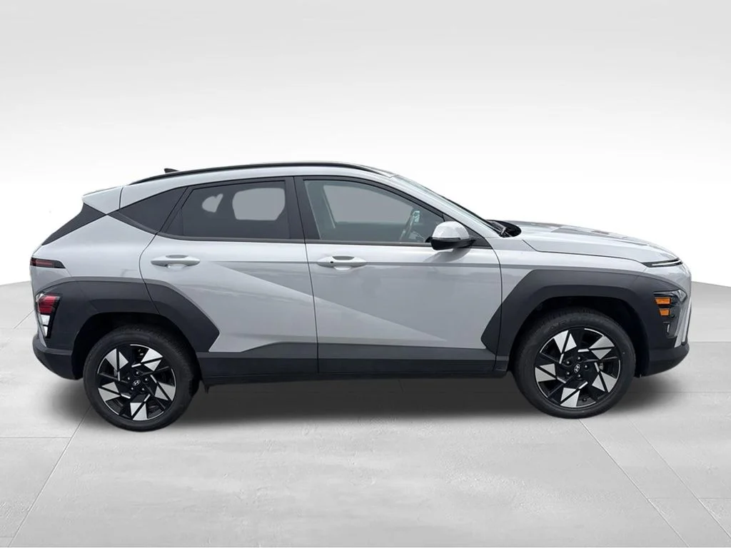 Used 2025 Gray Hyundai SEL image 6
