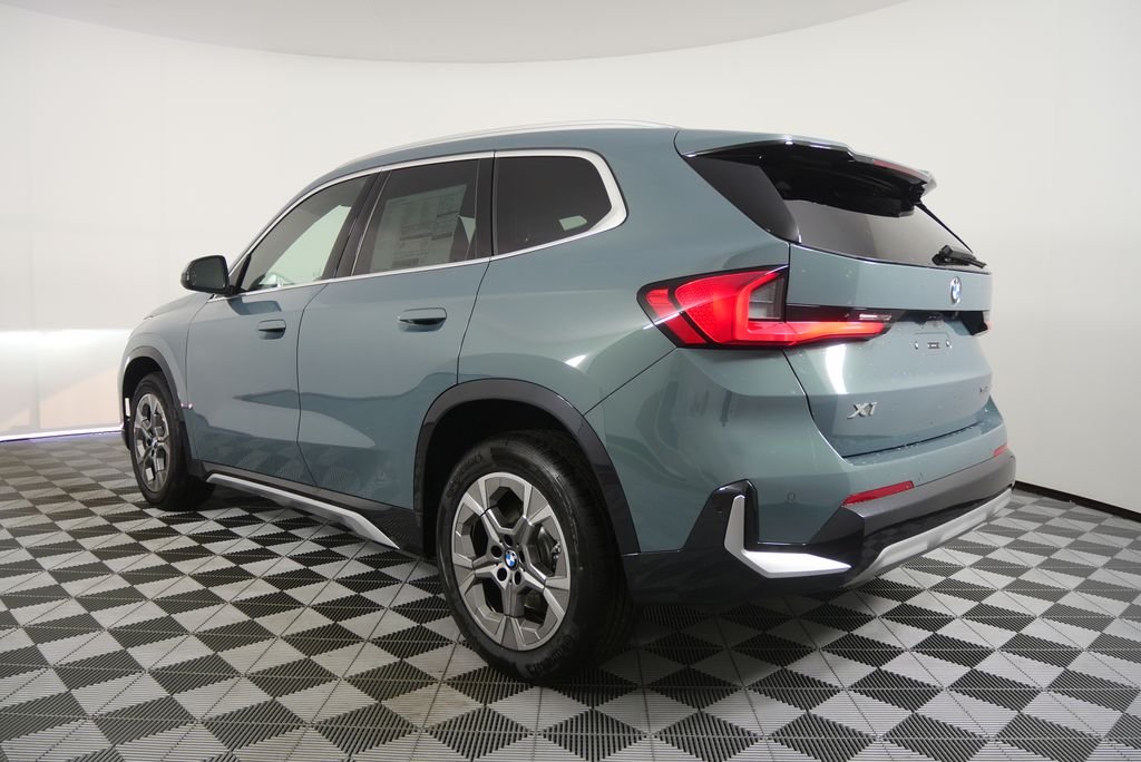 New 2026 Cape York Green Metallic BMW xDrive28i image 4