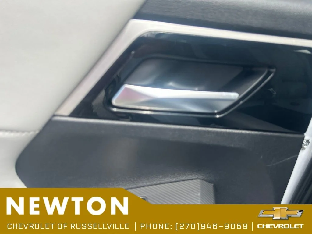 Used 2025  Mitsubishi SE image 38