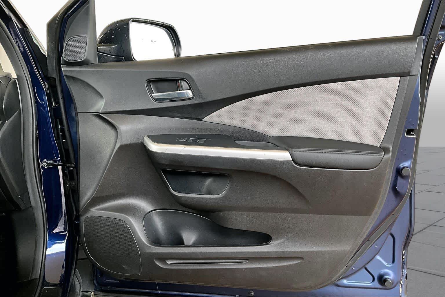 Used 2016 Obsidian Blue Pearl Honda EX-L image 21