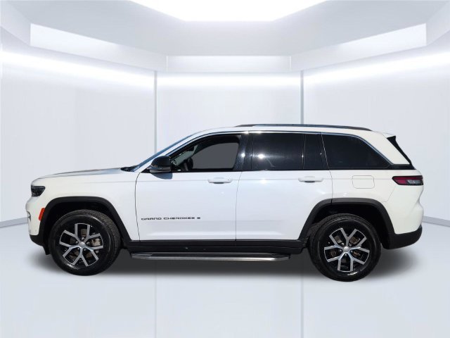Used 2023 White Jeep Limited image 2