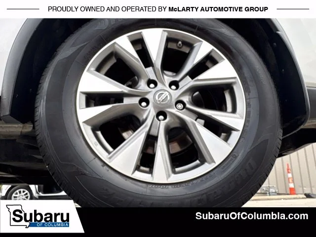Used 2015 Silver Nissan SL image 9
