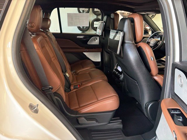 Used 2022 White Lincoln Grand Touring image 23