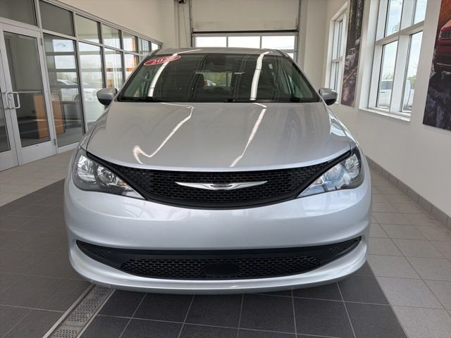 Used 2023 Silver Chrysler LX image 2