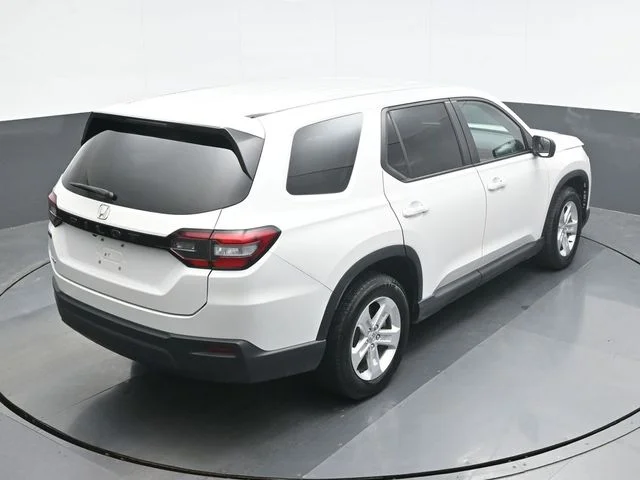 Used 2023  Honda LX image 17