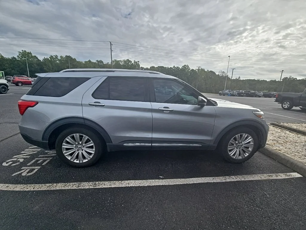 Used 2022 Iconic Silver Met Ford Limited image 21