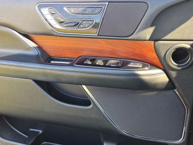 Used 2019 Black Lincoln Reserve image 26