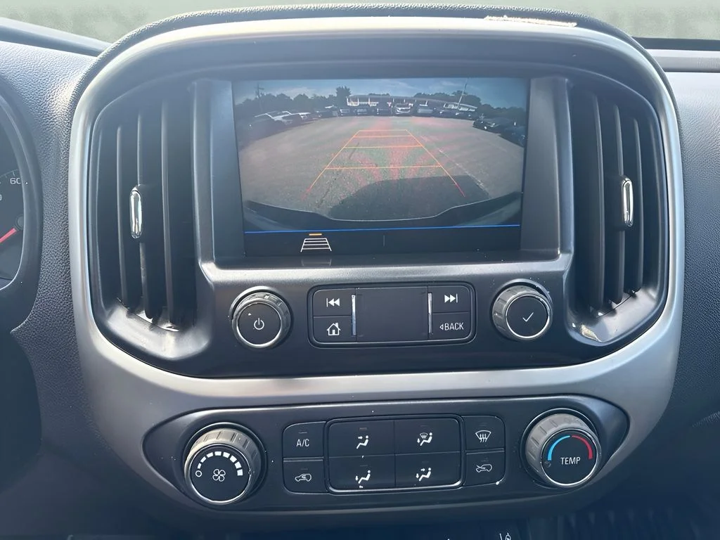 Used 2022 White Chevrolet LT image 9