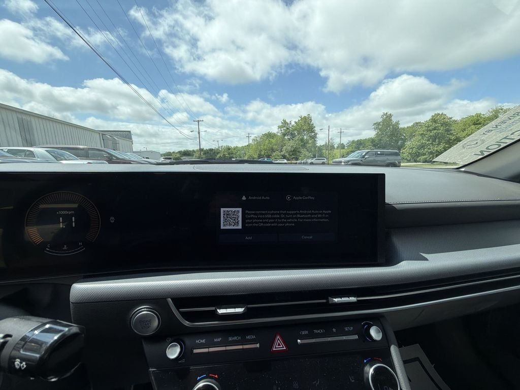 Used 2025 White Hyundai SEL image 18