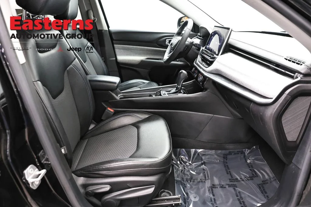 Certified Used 2022 Black Jeep Latitude image 24