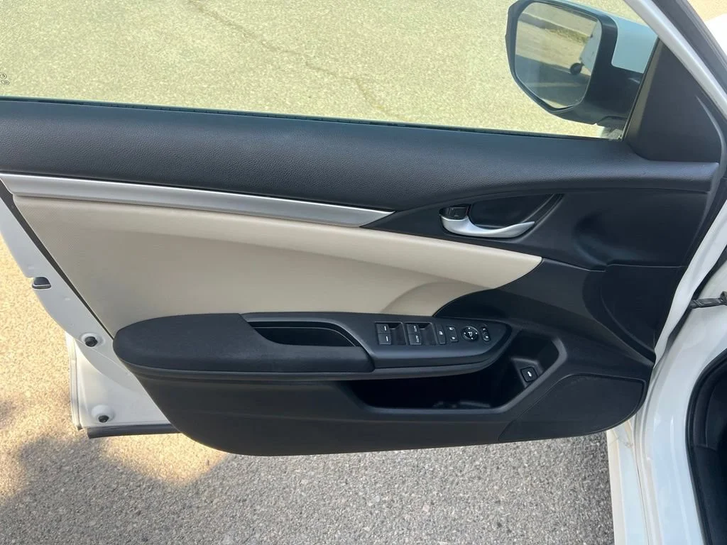 Used 2018  Honda LX image 9