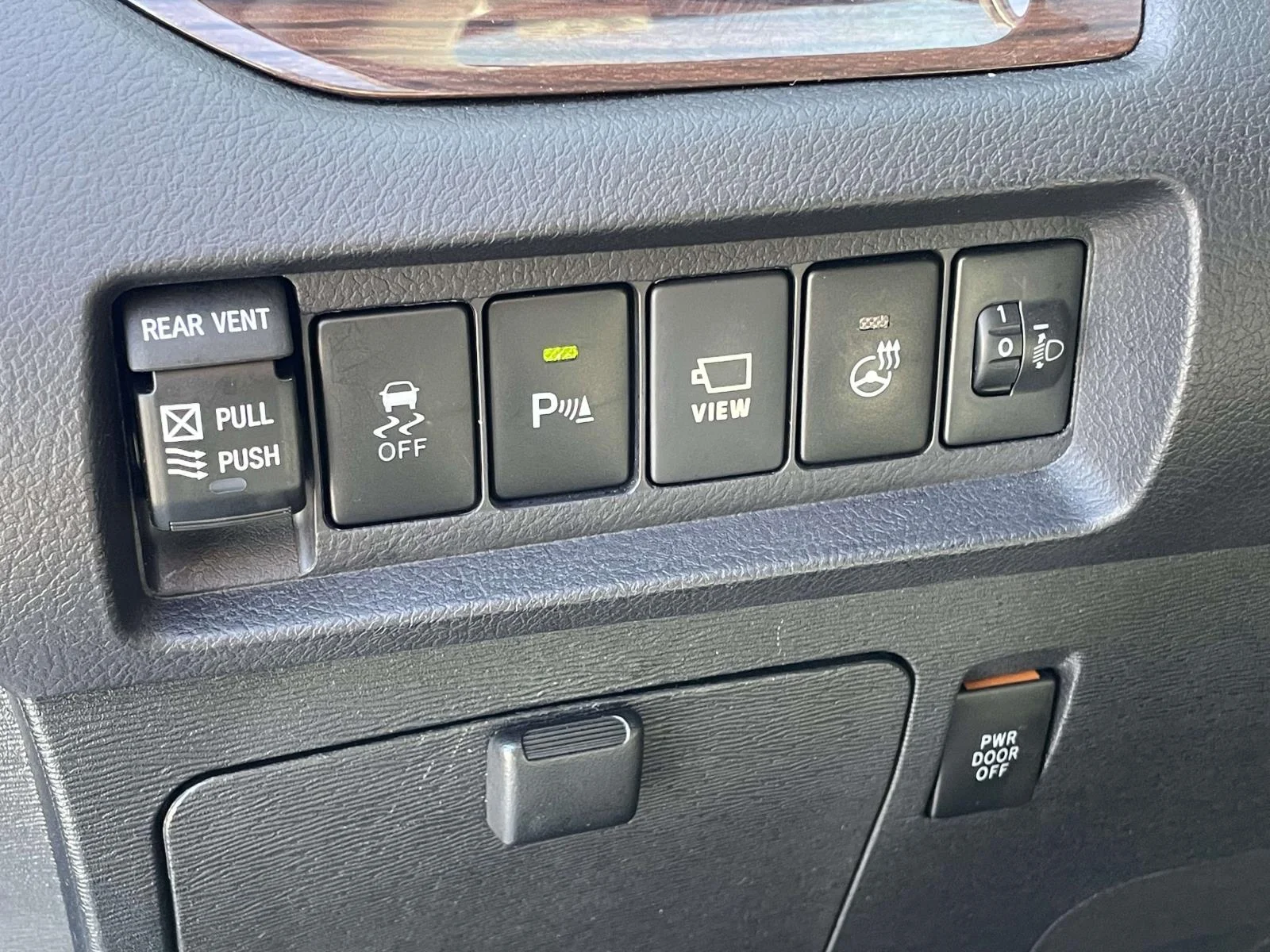 Used 2019 Blizzard Pearl Toyota Limited Premium image 11