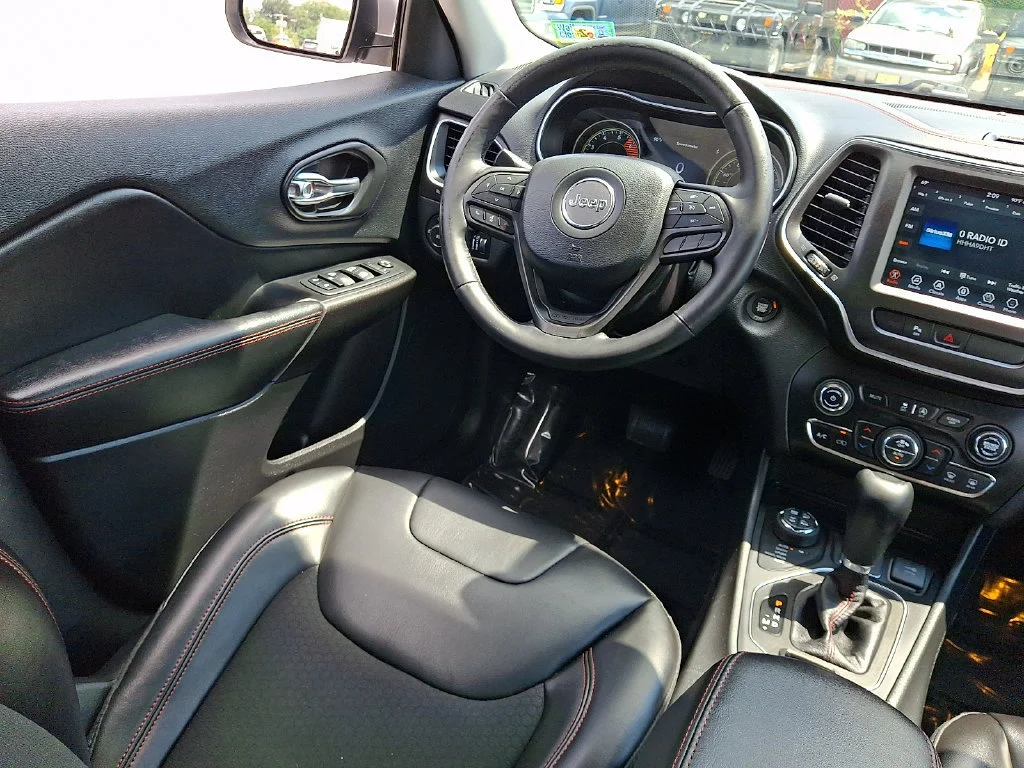 Used 2020 Bright White Clearcoat Jeep Trailhawk image 15