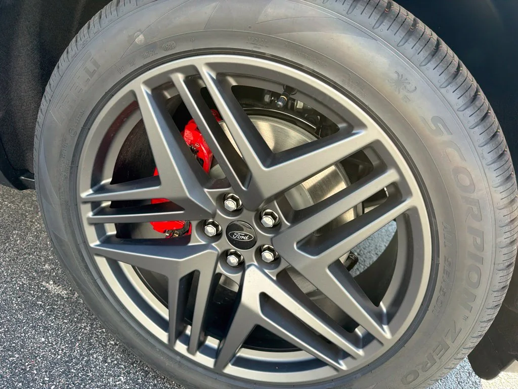 New 2027 Avalanche Gray Ford ST-Line image 8