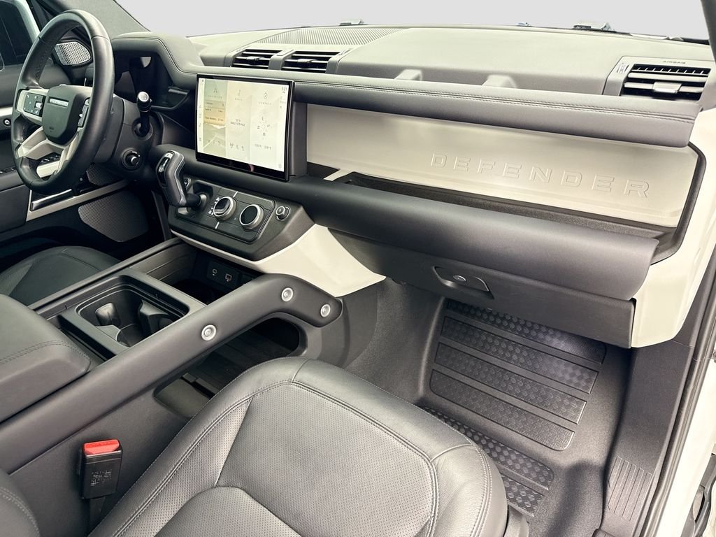 Used 2024 Fuji White Land Rover S image 16