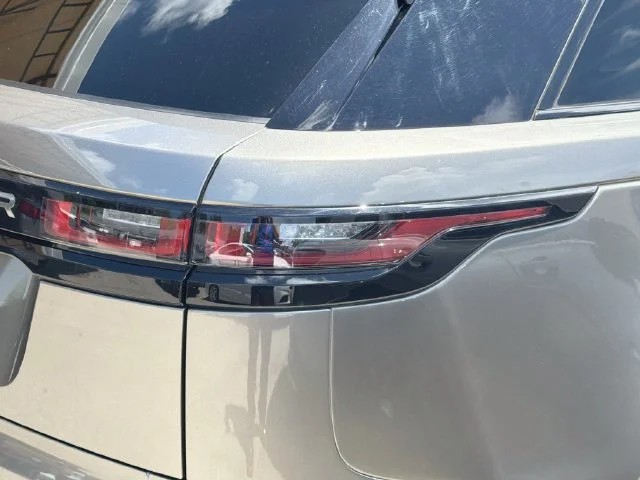 Used 2019  Land Rover R-Dynamic HSE image 28