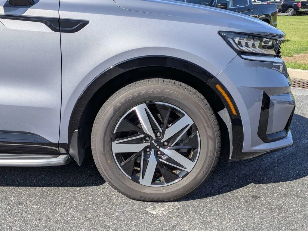 Used 2023 Silver Kia SX image 12