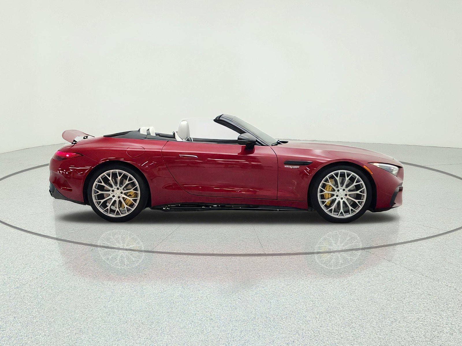 New 2027 MANUFAKTUR Patagonia Red Metallic Mercedes-Benz AMG® SL 63 Roadster image 4
