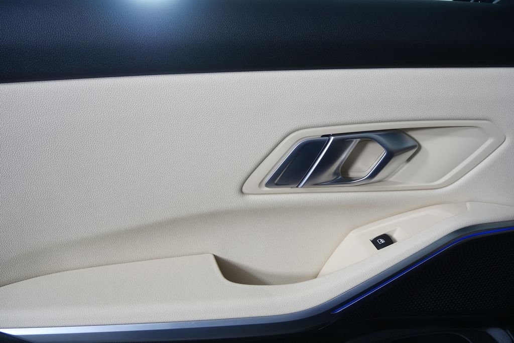 Used 2020 Mediterranean Blue Metallic BMW 330i xDrive image 13