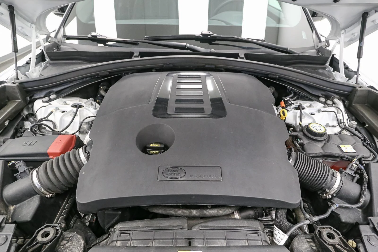 Used 2023 Fuji White Land Rover R-Dynamic S image 15