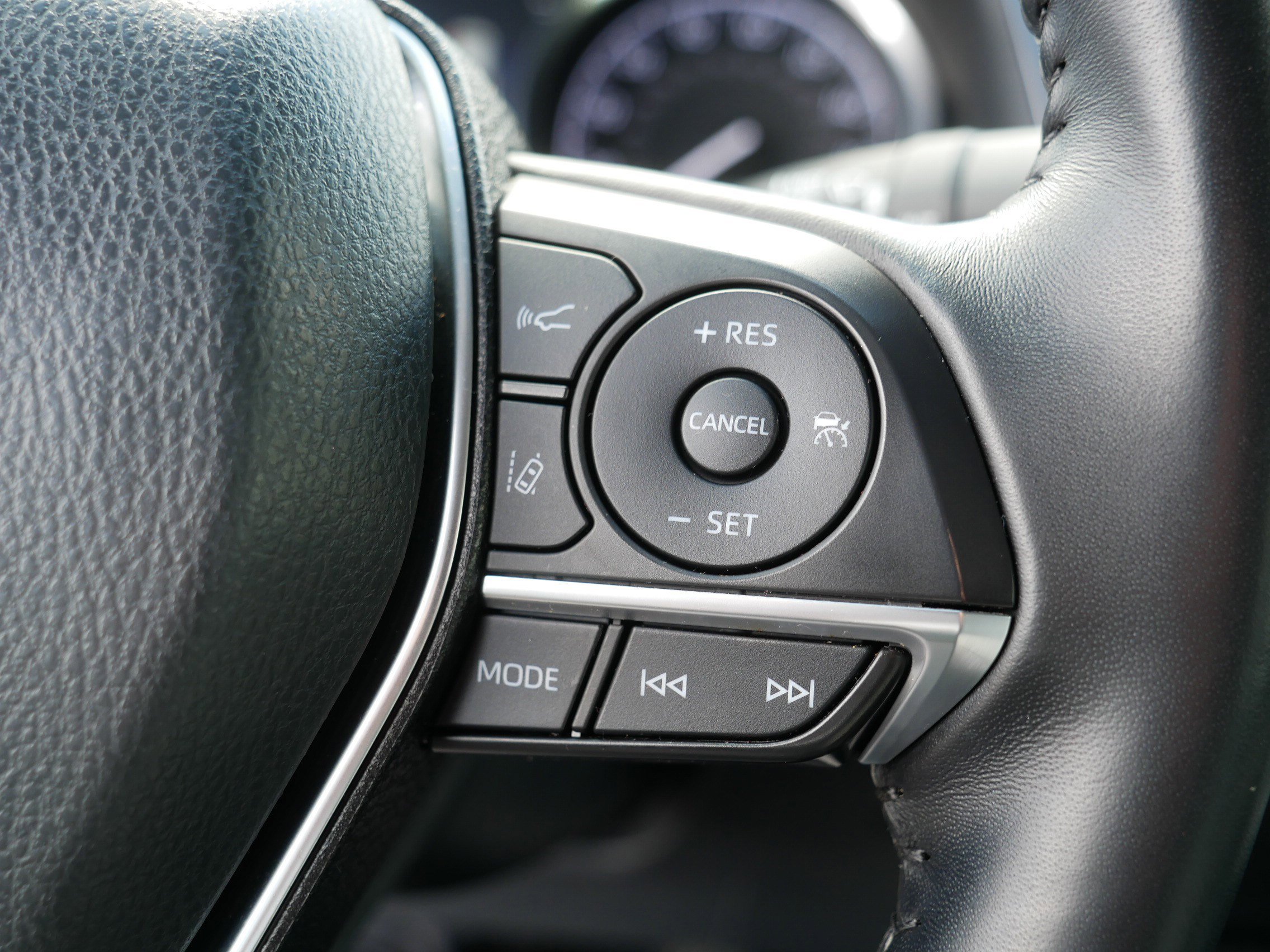Used 2019 Wind Chill Pearl Toyota XLE image 29