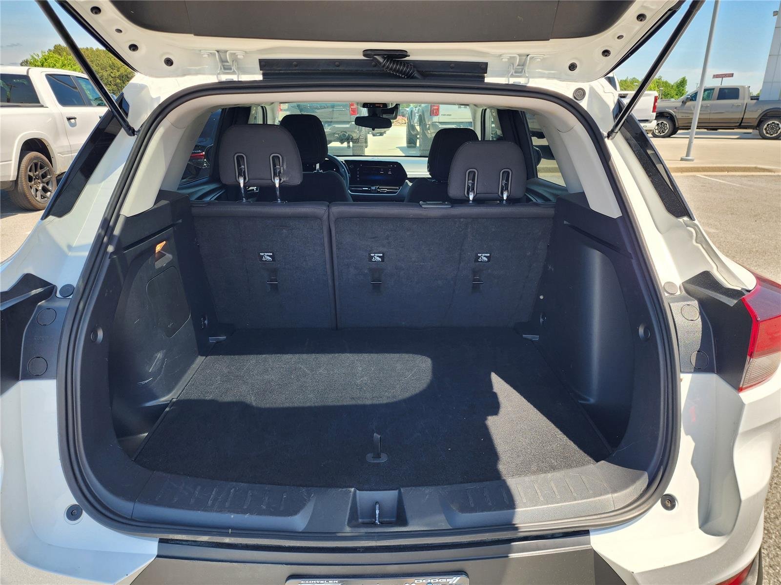 Used 2025 Summit White Chevrolet LT image 5