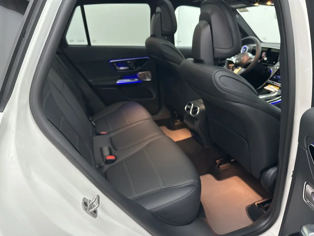 Used 2026 White Mercedes-Benz GLC 300 image 23