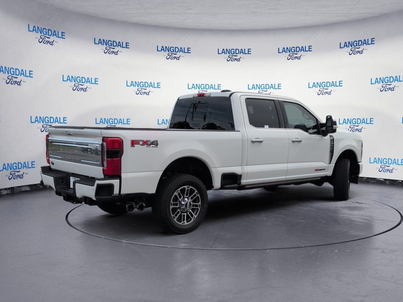 New 2026 Star White Metallic Tri-Coat Ford Platinum image 4