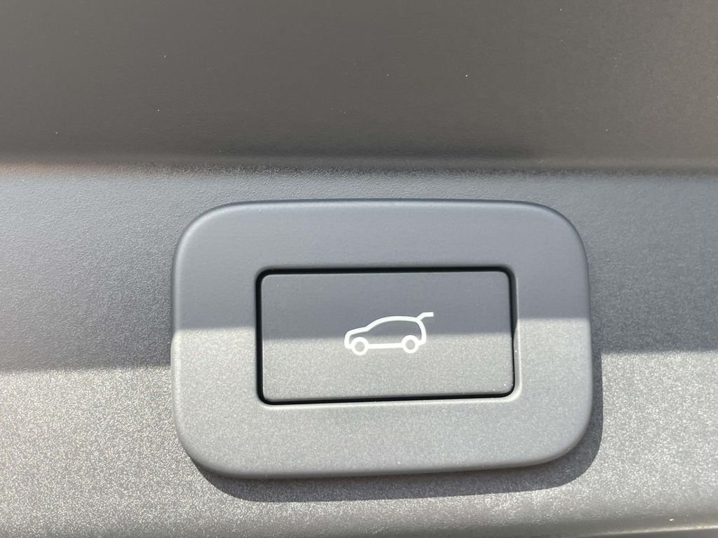 New 2027 Varesine Blue Land Rover SE image 18