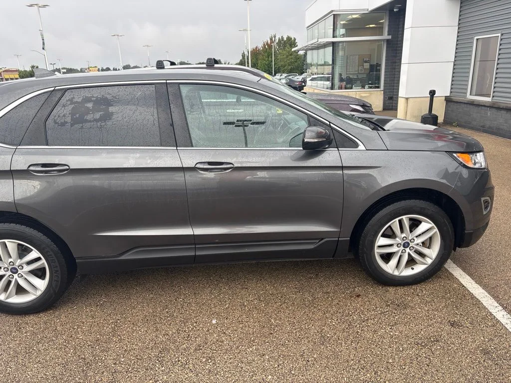 Used 2017  Ford SEL image 2